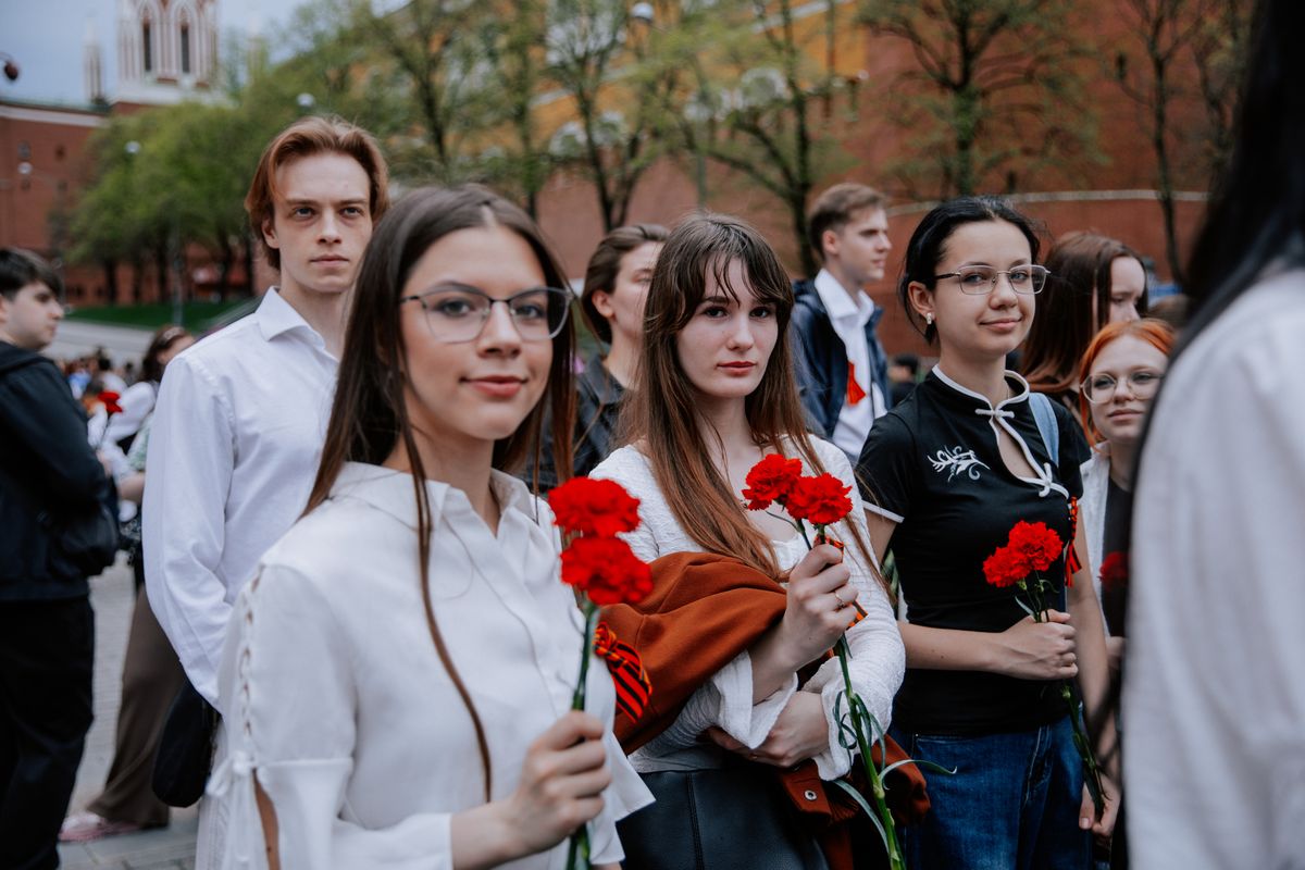 Церемония возложения венков и цветов к Могиле Неизвестного Солдата