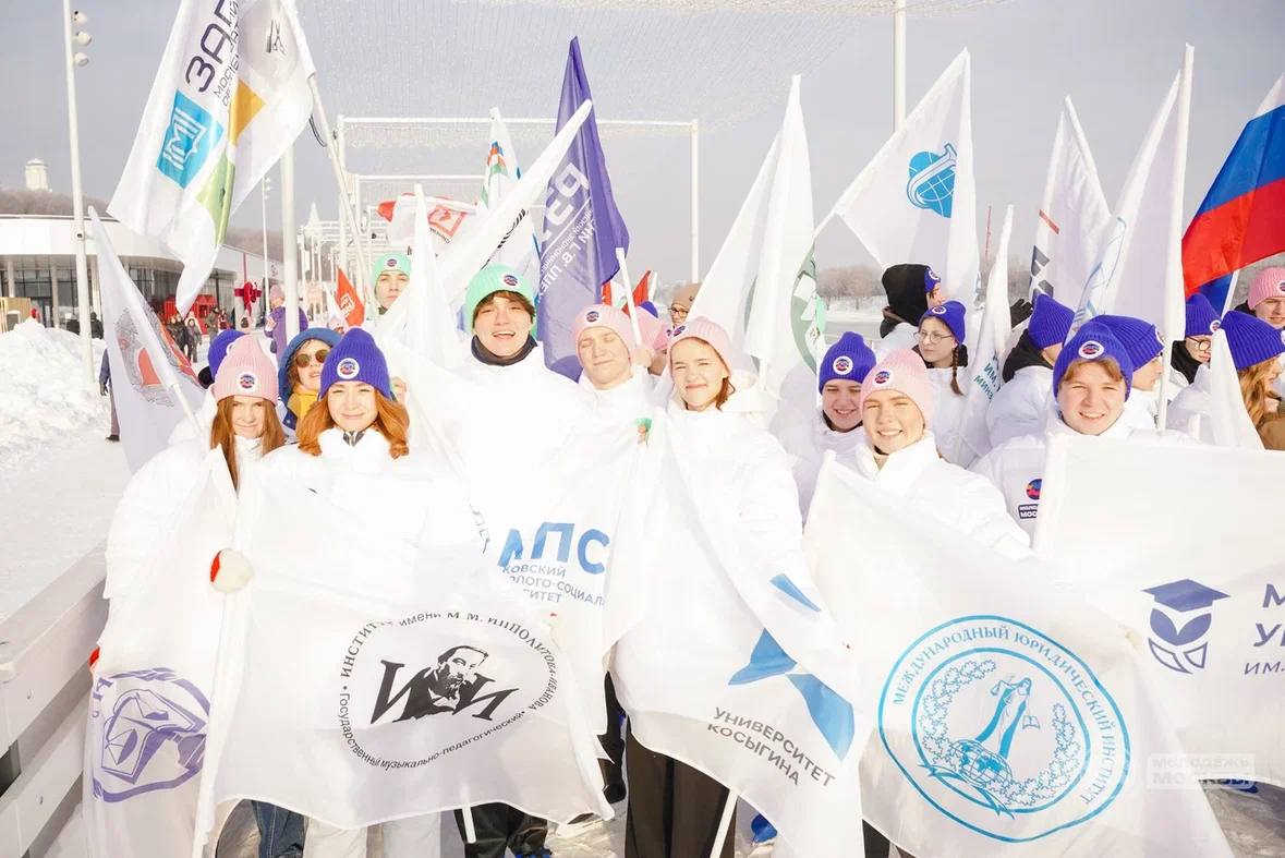 В преддверии Дня студента: Парад флагоносцев в Коломенском объединил сотни молодых сердец!